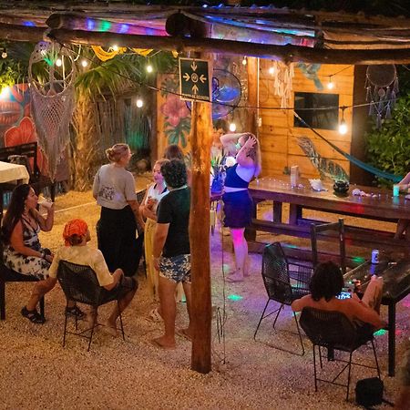 Mapache Hostel & Camping Остров Холбокс Экстерьер фото