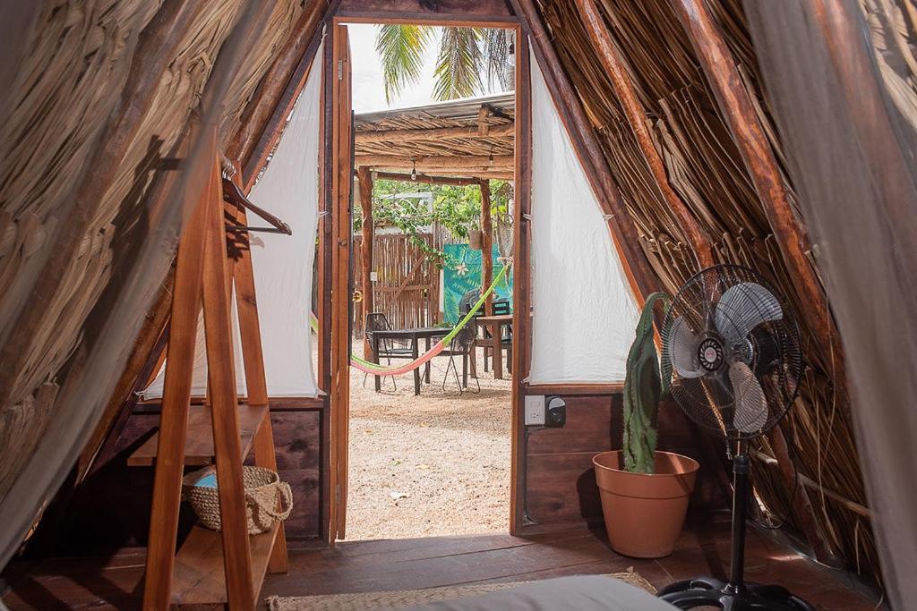 Mapache Hostel & Camping Остров Холбокс Экстерьер фото